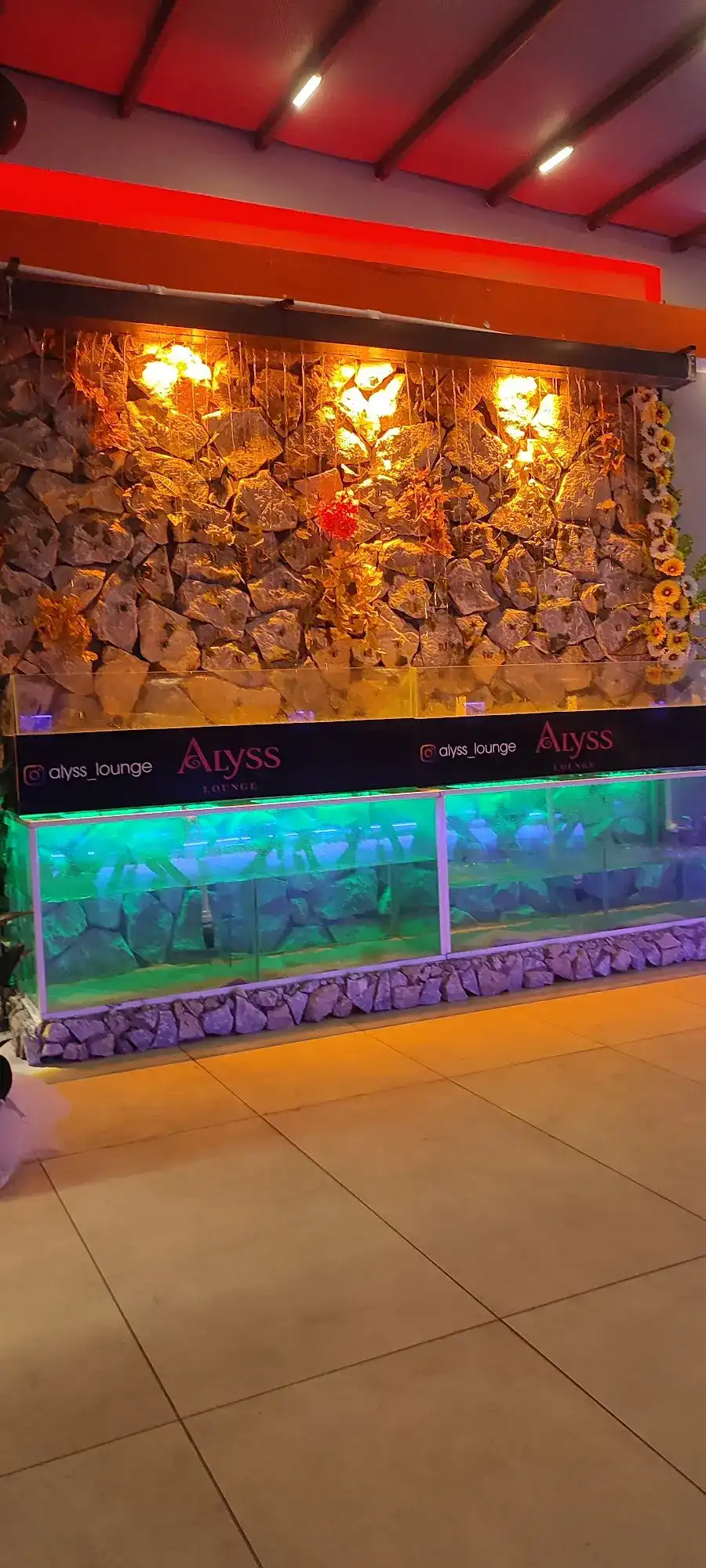 Alyss Lounge