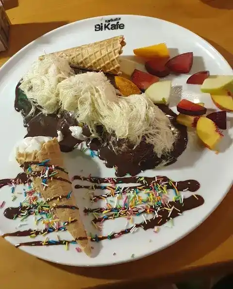 Karikatür Bi Kafe fotoğraf 2