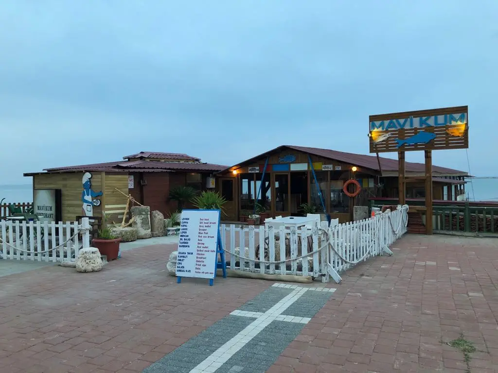 Mavi Kum Restoran