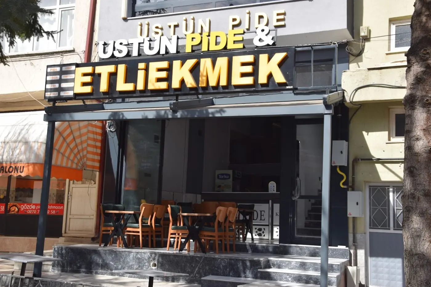 ŞUHUT ÜSTÜN PİDE LAHMACUN SALONU