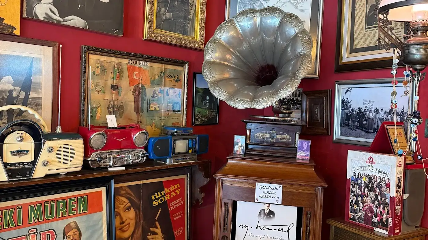 Gramofon Kafe(Gramofoncu Ali)