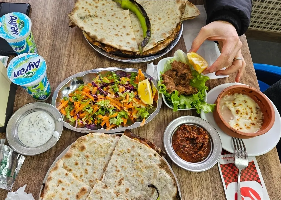 MEŞHUR PİDECİ AYDINLIKEVLER ALTINDAĞ fotoğraf 3