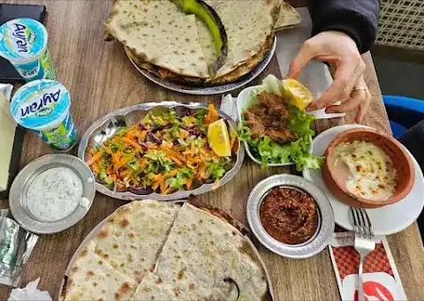MEŞHUR PİDECİ AYDINLIKEVLER ALTINDAĞ fotoğraf 3