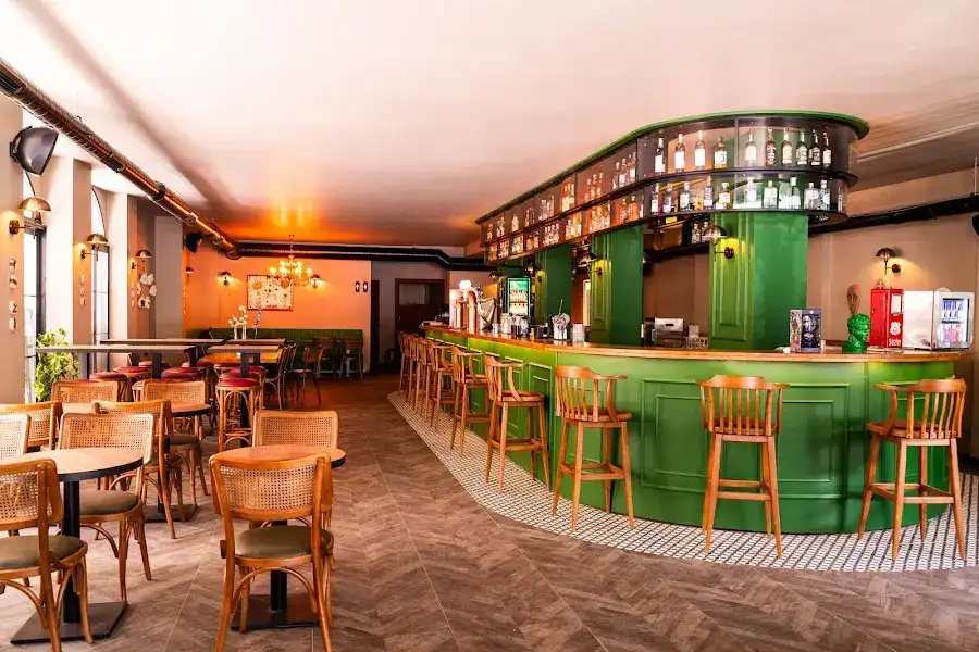 Snug Cocktail & Restaurant