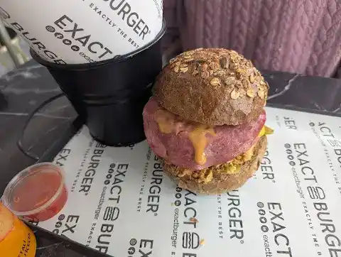 Exact Burger fotoğraf 2