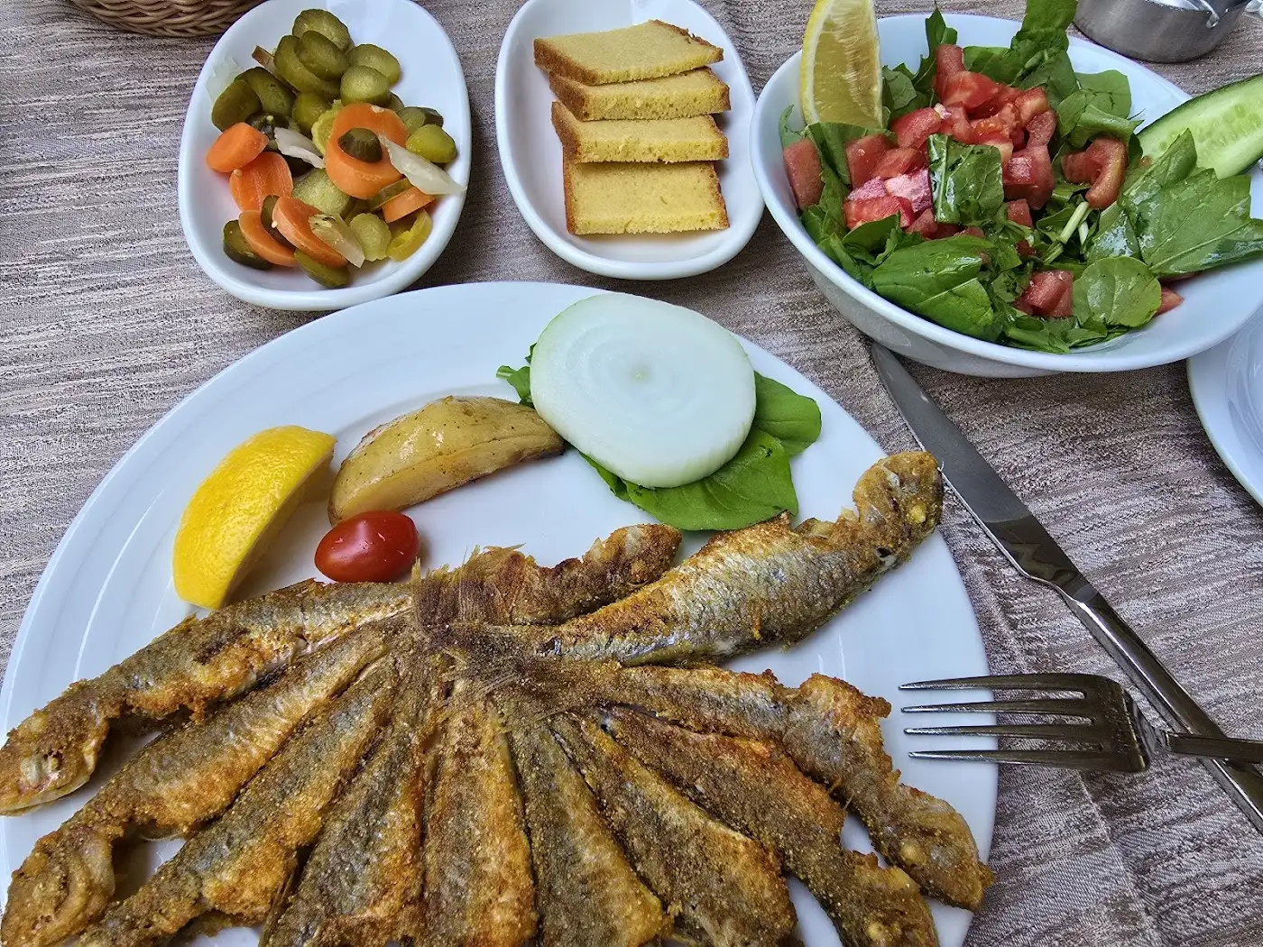 Fevzi Hoca Balık Lokantası fotoğraf 3