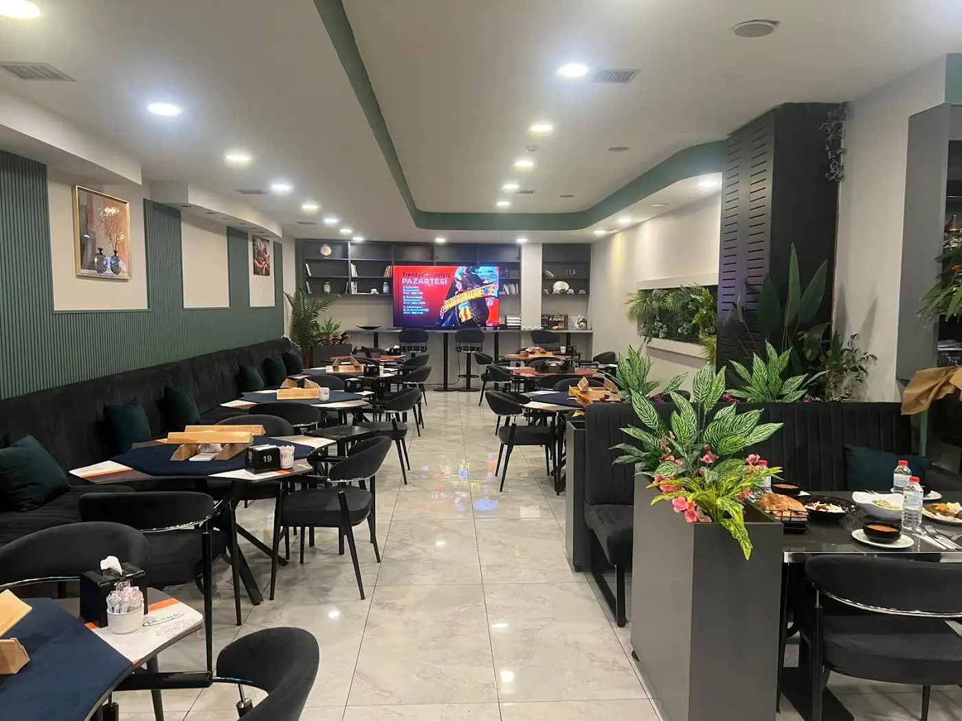 Maya’m Lounge