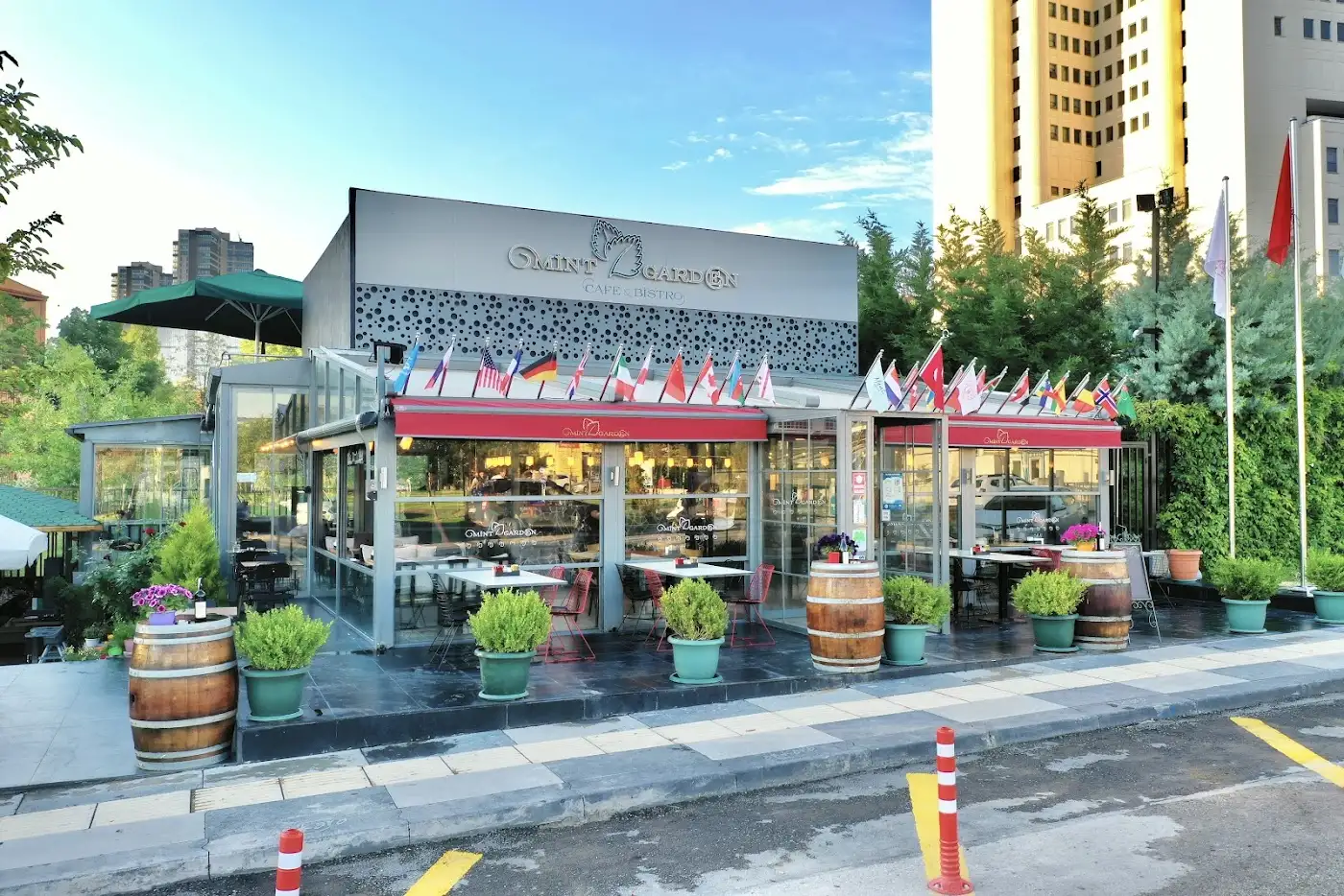 MINT Garden Lounge