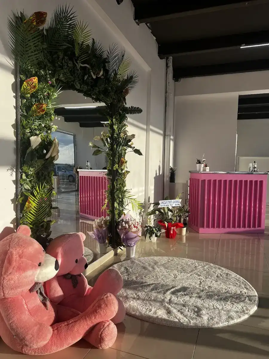 Aura Beauty Center