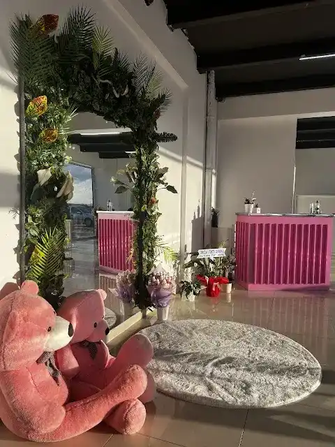 Aura Beauty Center