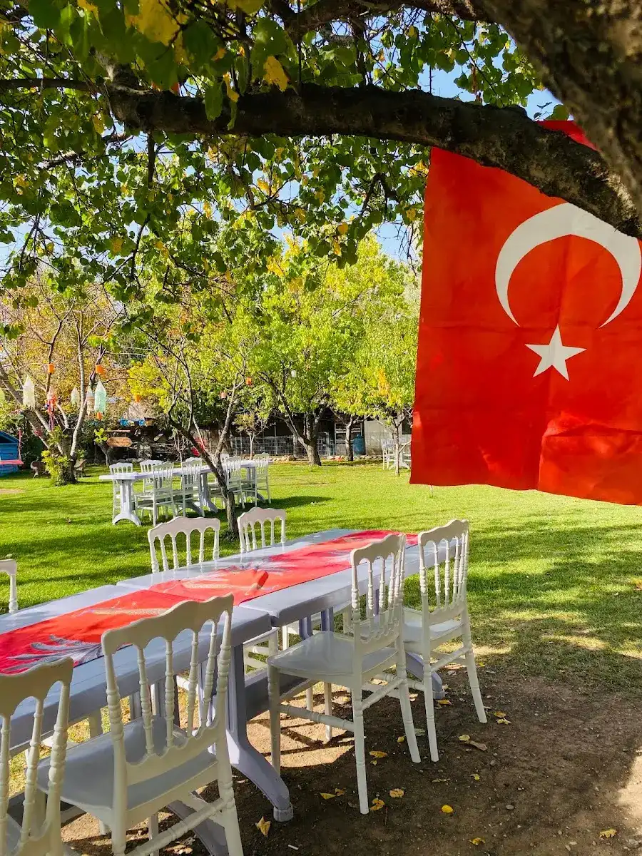 Esrarengiz Bahçe
