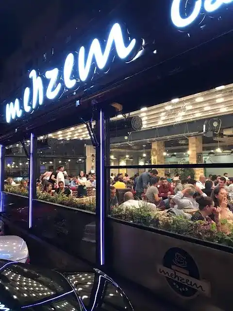 Mehzem Cafe & Bistro