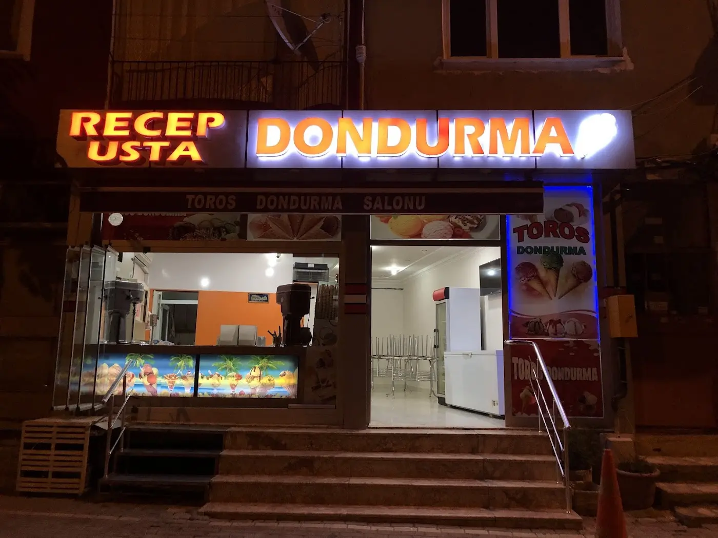 Recep Usta Dondurma&Tatlı Salonu