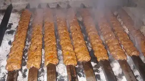 Yeni mahalle E90 karayolu üzerinde 27 şanlı kebap lahmacun ve pide salonu fotoğraf 2