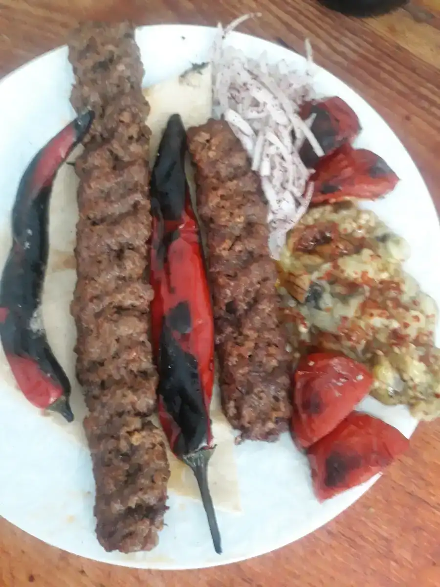 Yeni mahalle E90 karayolu üzerinde 27 şanlı kebap lahmacun ve pide salonu fotoğraf 3
