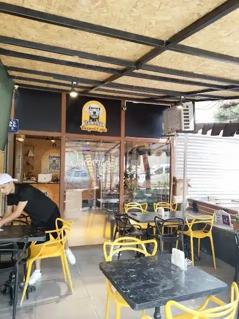 Jammin Burger & Cajun