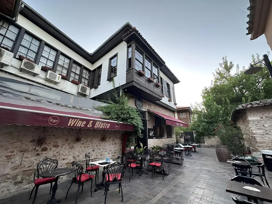 Grace Lounge