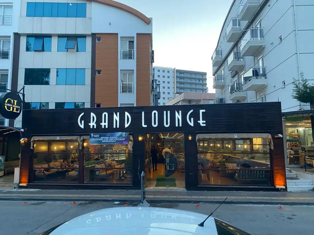 GRAND LOUNGE