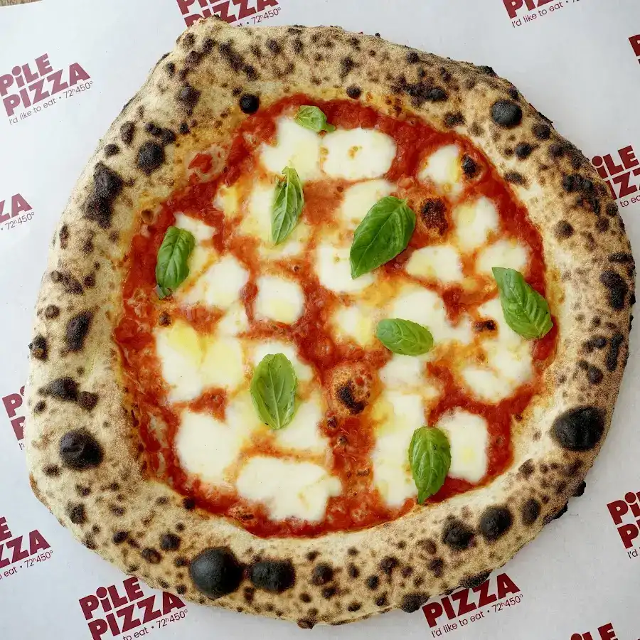 Pile Neapolitan Pizza fotoğraf 3