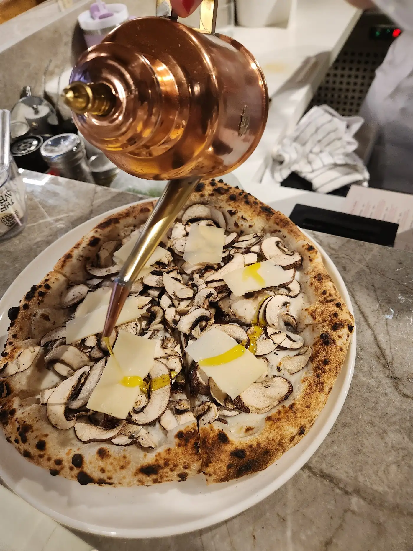 THE OVEN Pizza Napoletana LARA fotoğraf 3