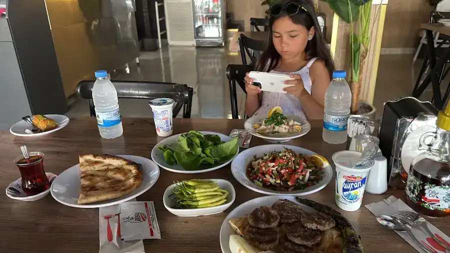 Meşhur Aksu köfte piyaz fotoğraf 2