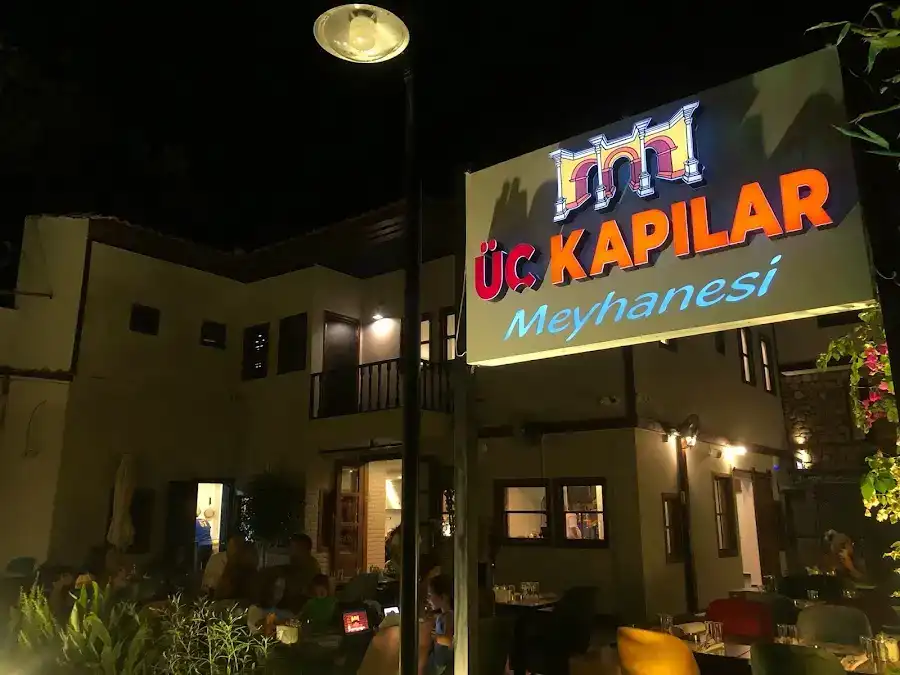 Üç Kapılar Meyhanesi