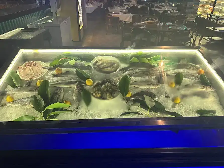 Ömeroğlu Yeni Nesil Meyhane Restorant Lounge Cafe Bar fotoğraf 2