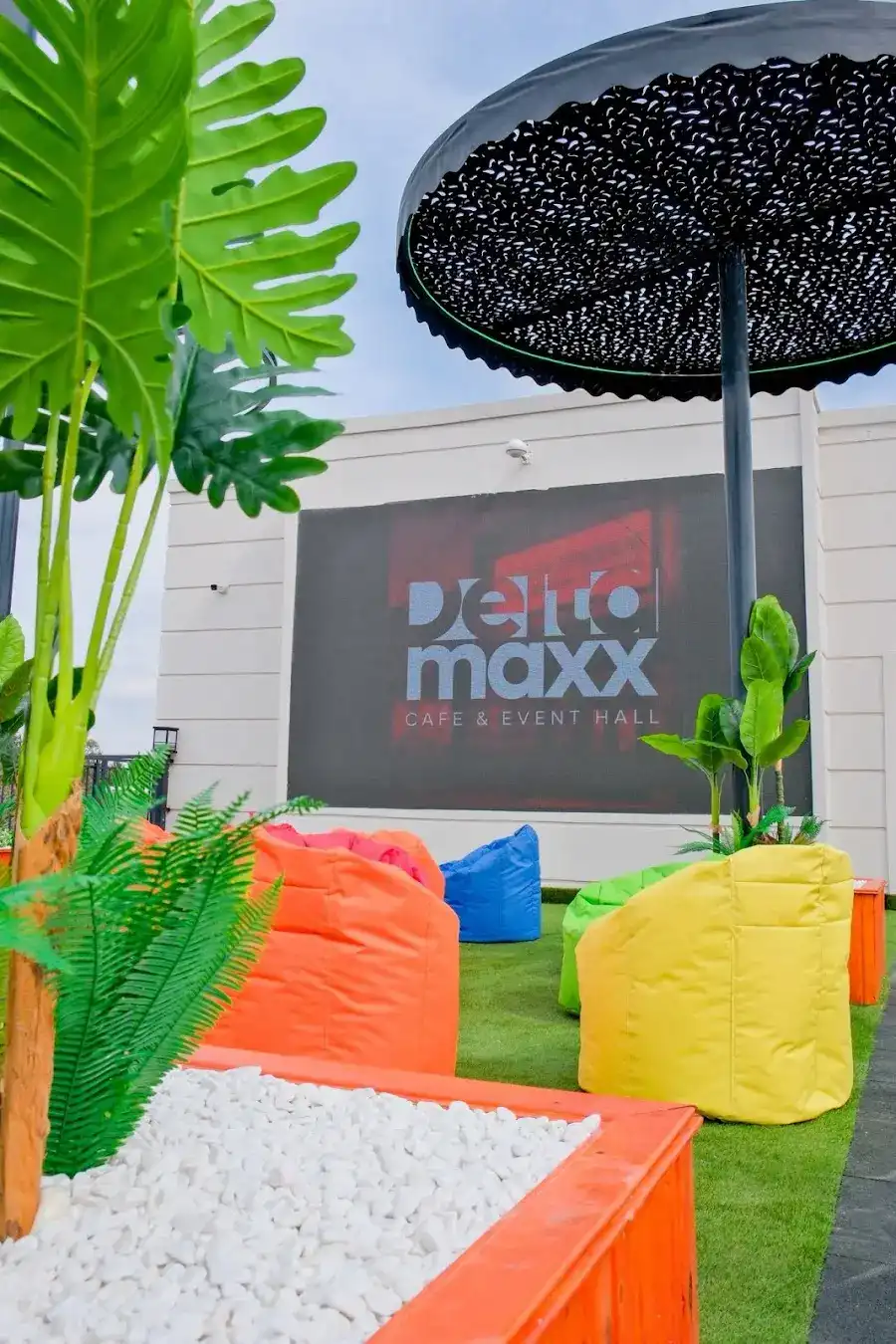 Delta Maxx Cafe