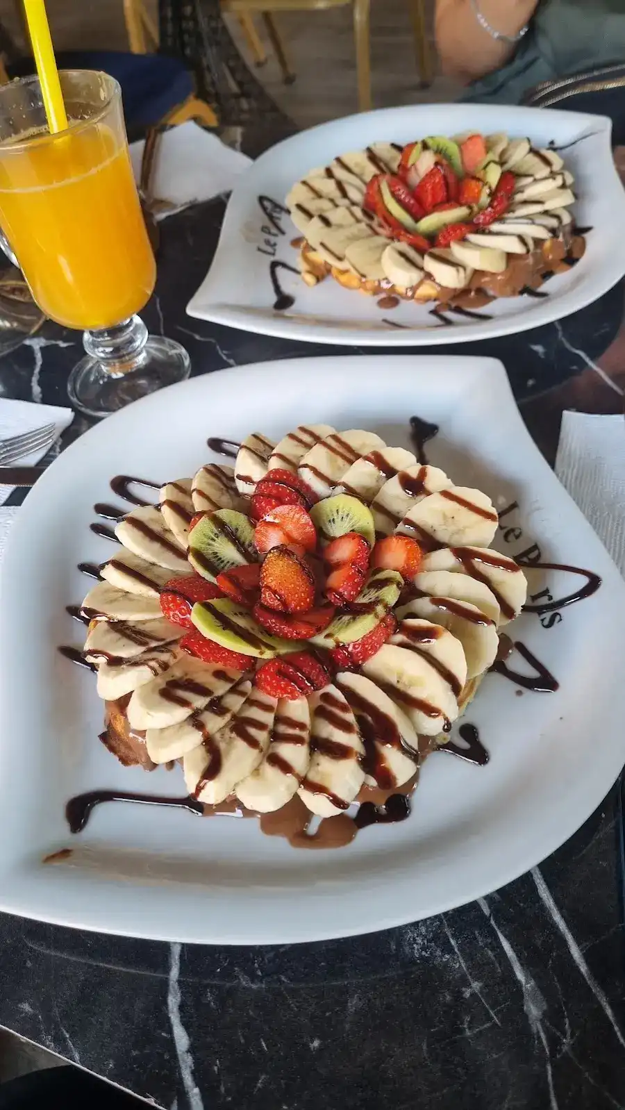 Cafe Le Paris fotoğraf 2