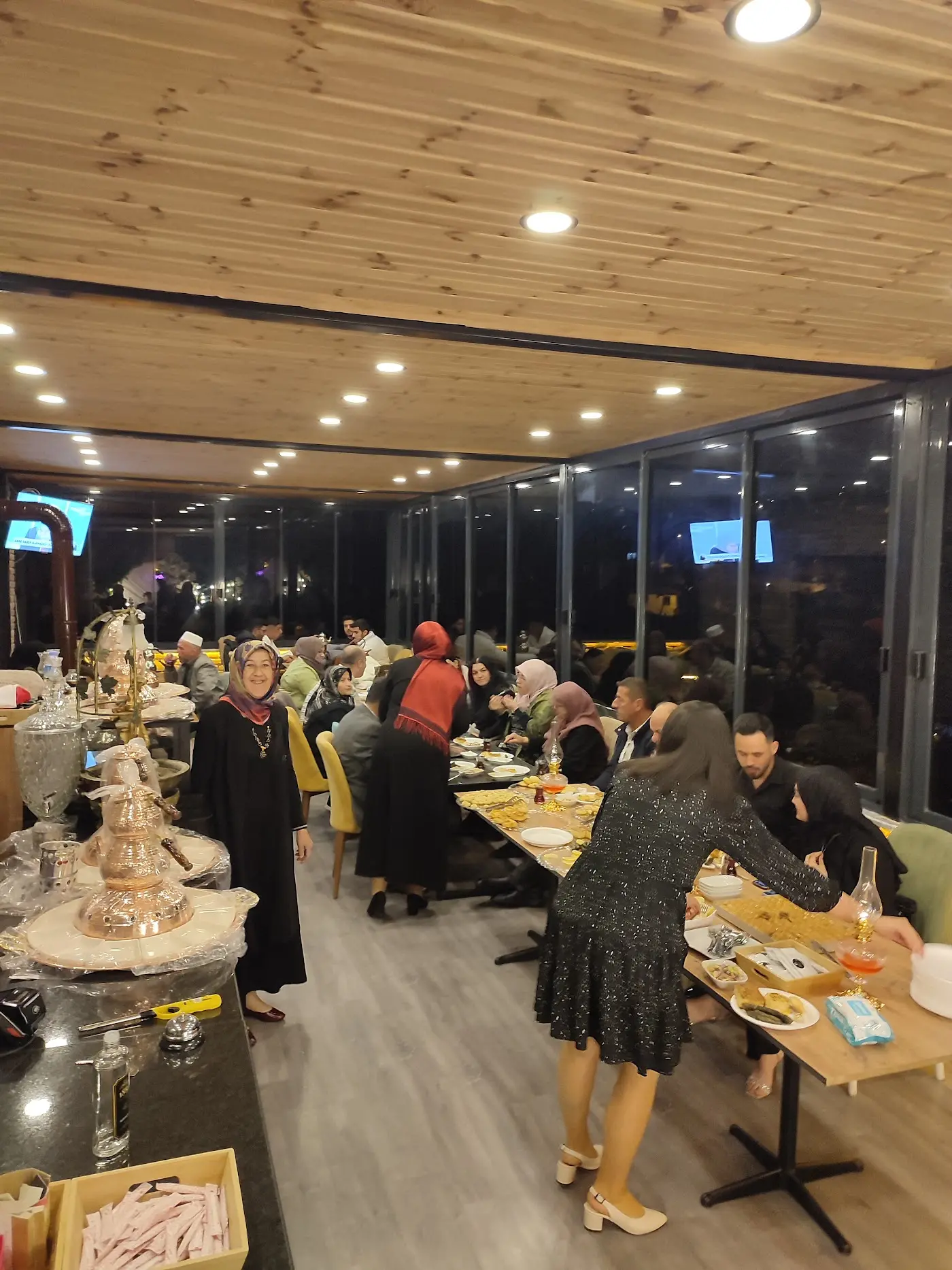 Teras cafe ve Kahvaltı sarayı. Teras elmali.