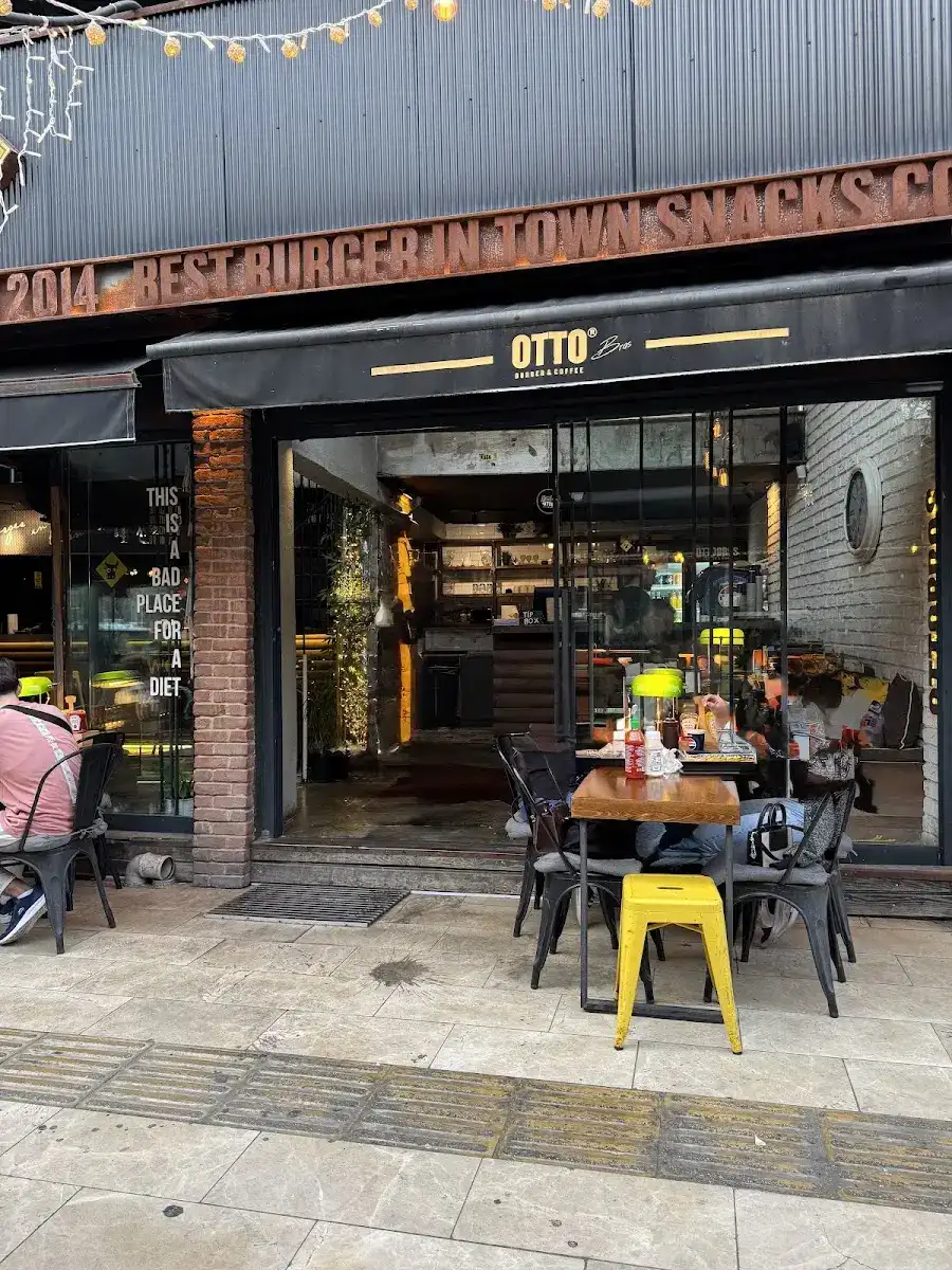 OTTOBROS Burger & Coffee