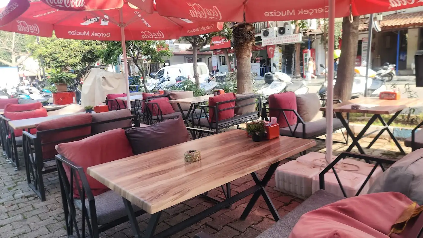 ARA_LIK HOOKAH LOUNGE