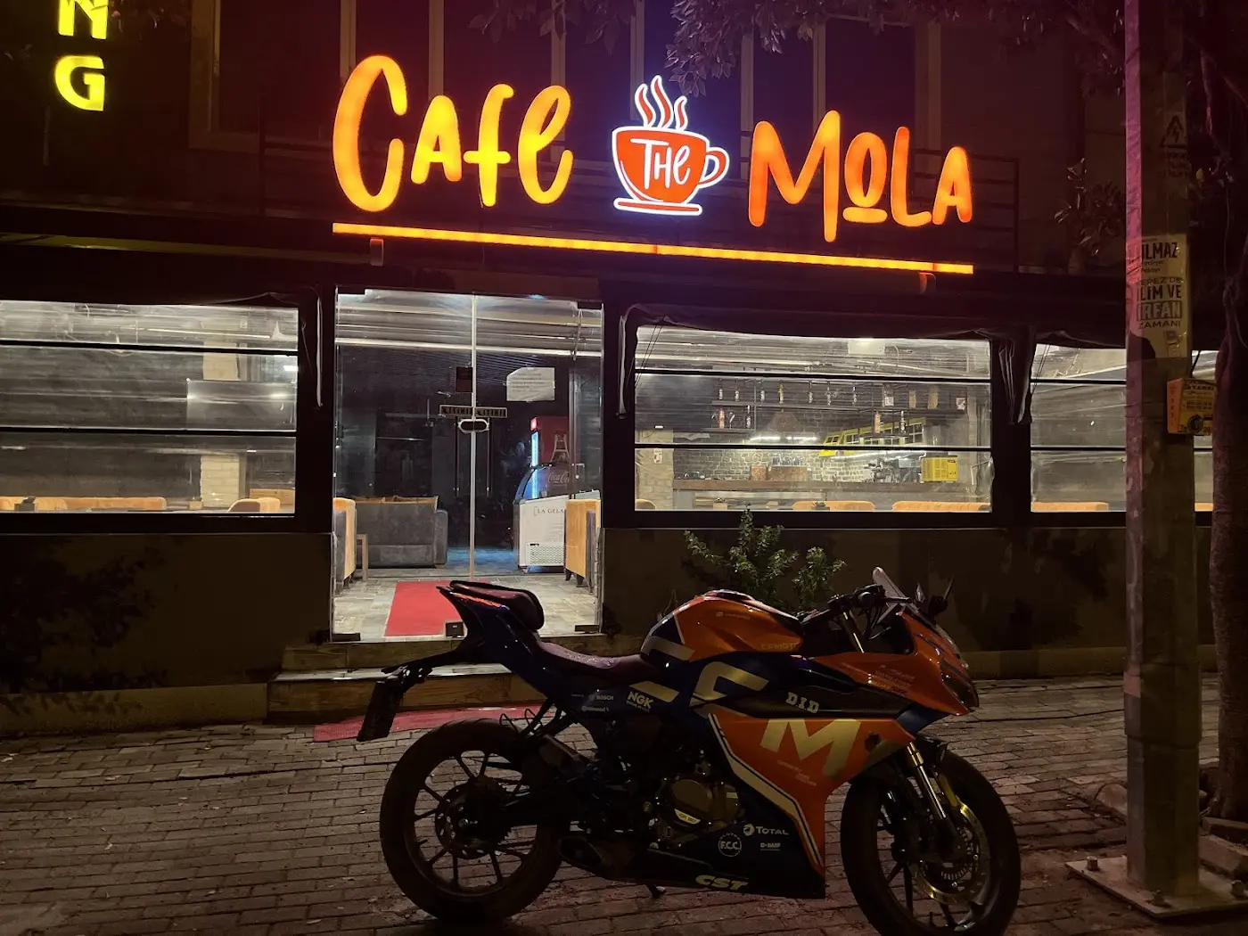 Cafe The Mola