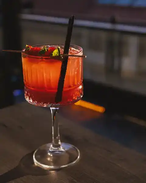 Solo Roof & Cocktails