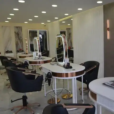 Özgürkara_hairmakeupstudio
