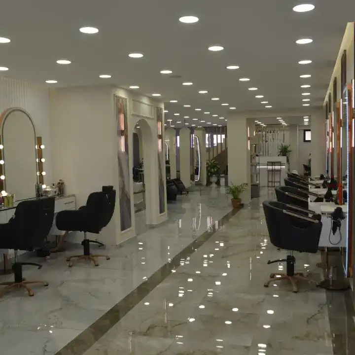 Özgürkara_hairmakeupstudio fotoğraf 2