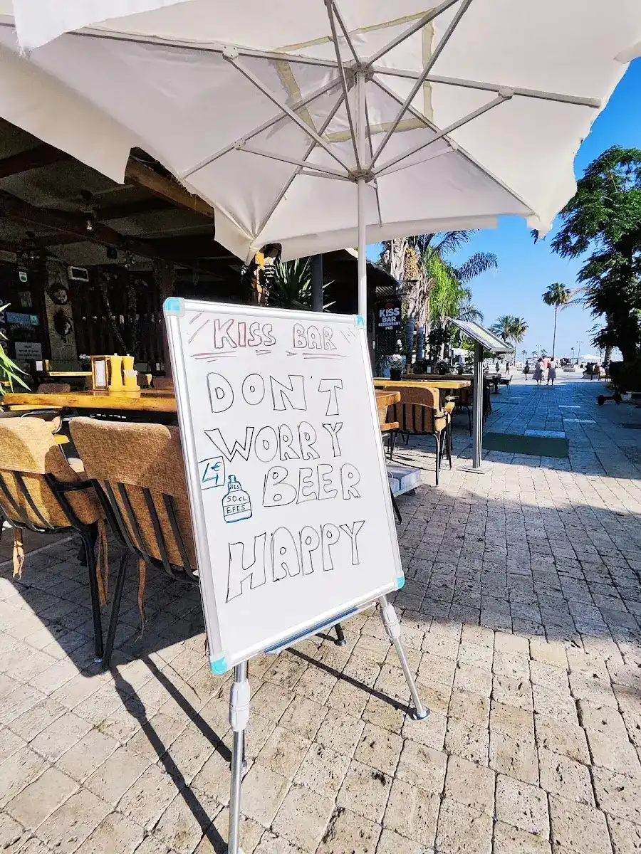 Kiss Bar Restaurant & Pub