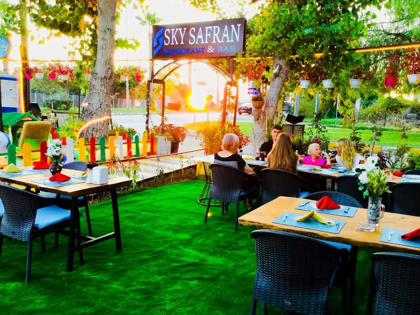 Sky Safran restaurant bar
