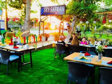 Sky Safran restaurant bar