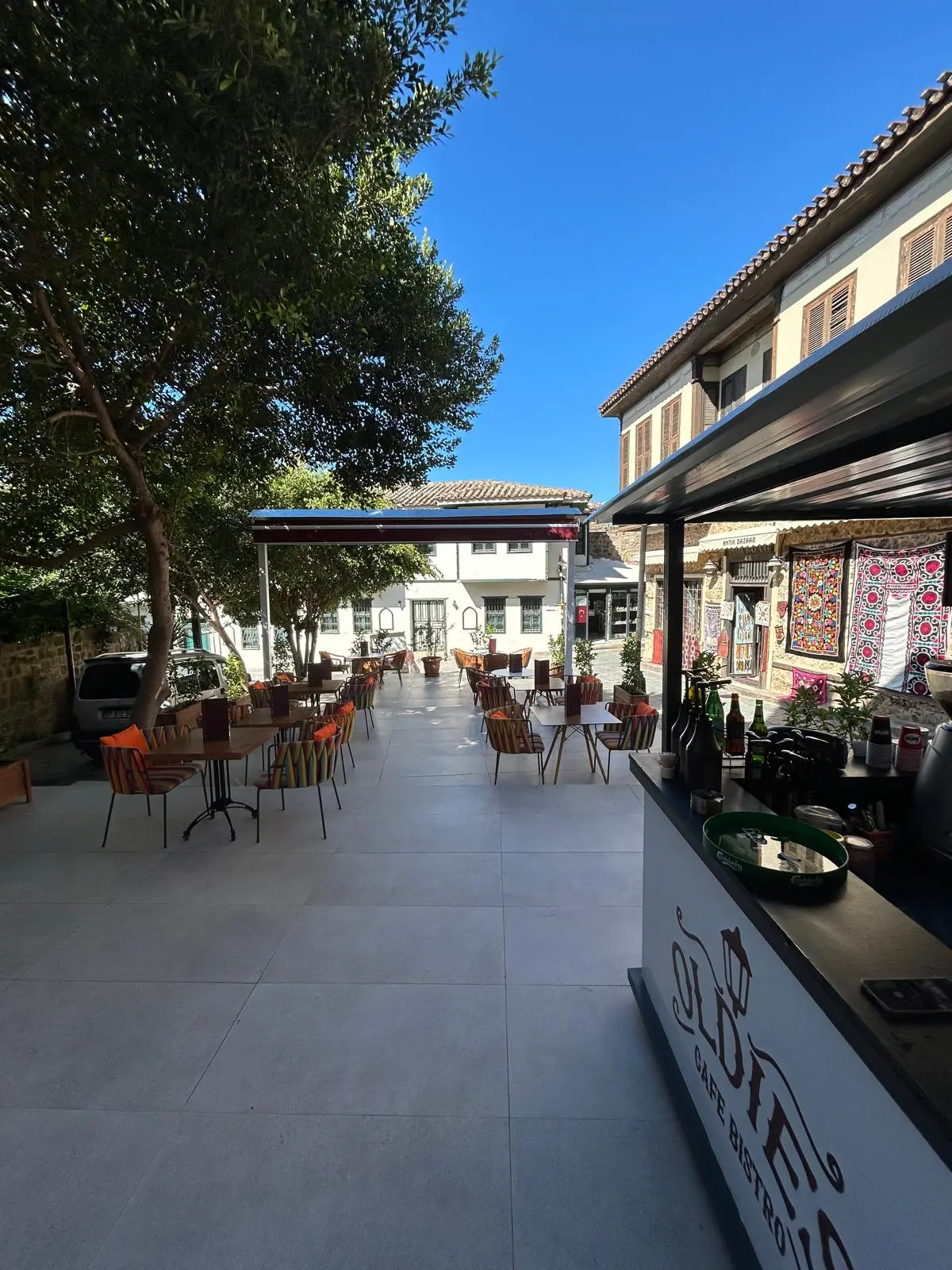 Oldies Hotel & Restaurant