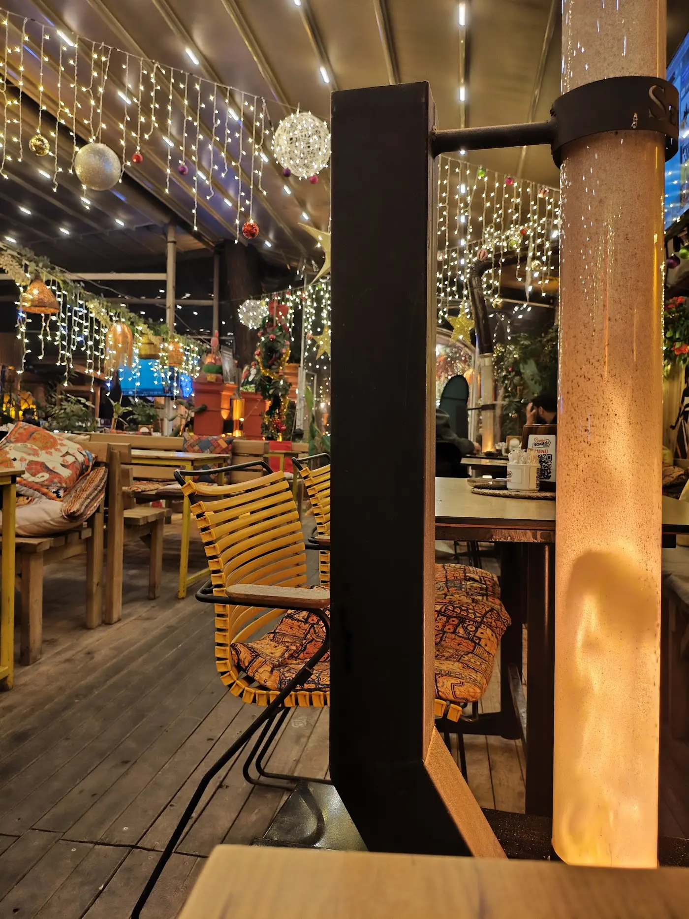 Yeni Eski Cafe Bar