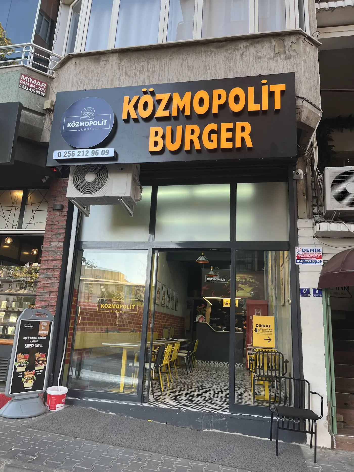 KÖZMOPOLİT BURGER