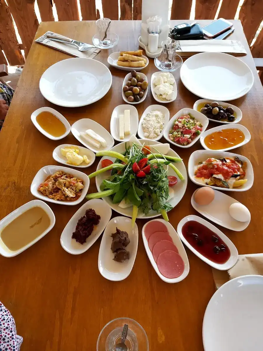 Göcer cafeterya restaurant kahvaltı bahcesi fotoğraf 2