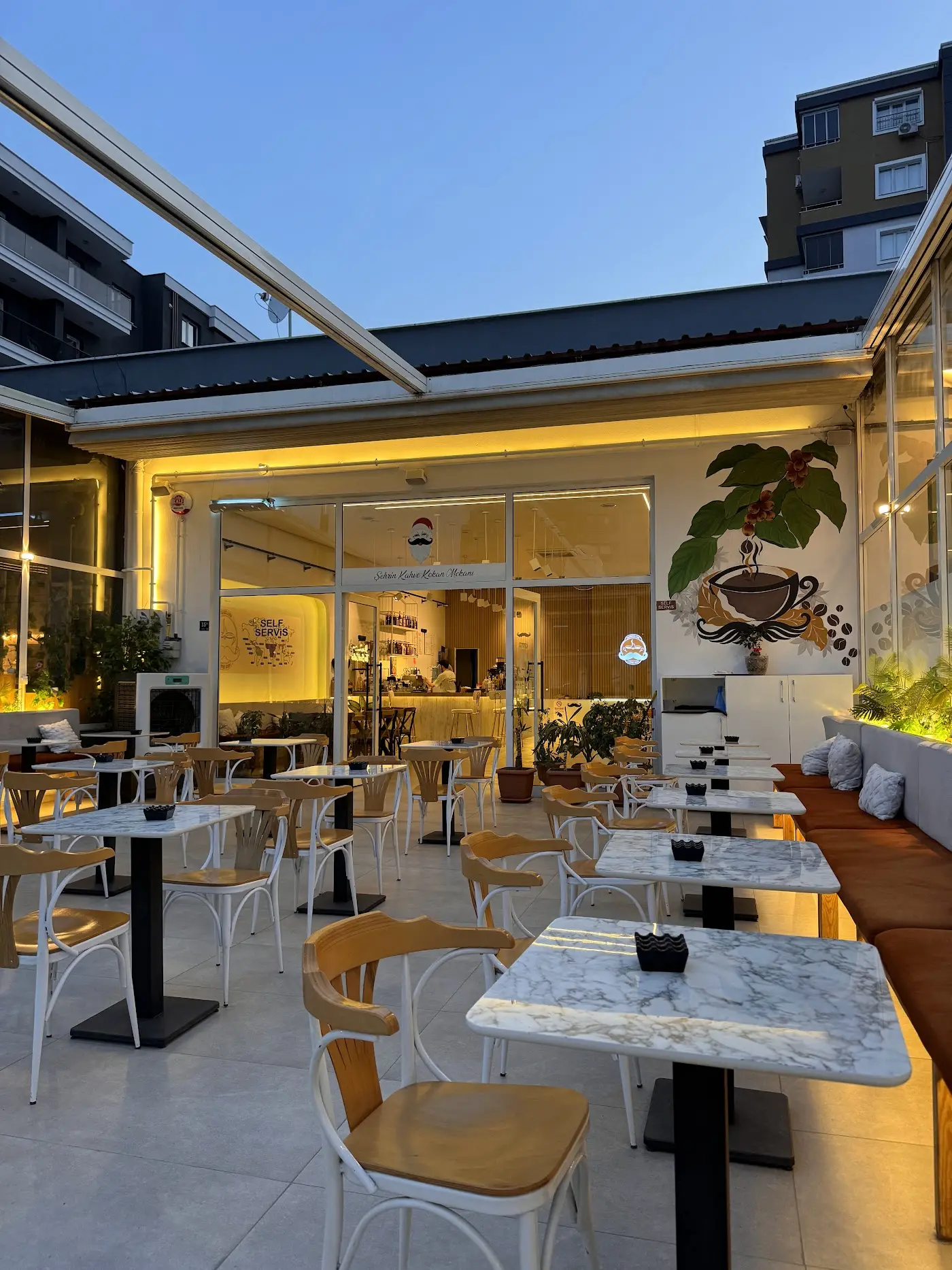 BOOMERANG COFFEE SHOP