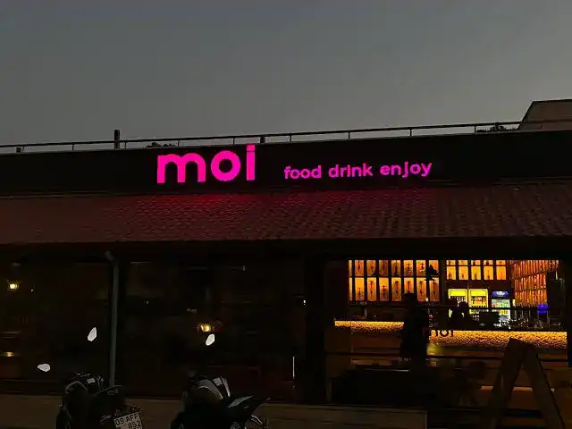 Moi Pub Live