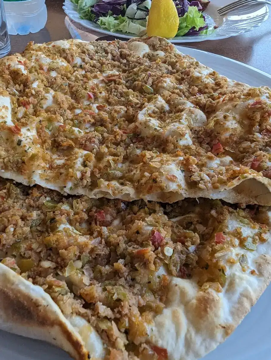 Armutçuk Lahmacun Pide Pizza Döner Salonu fotoğraf 2