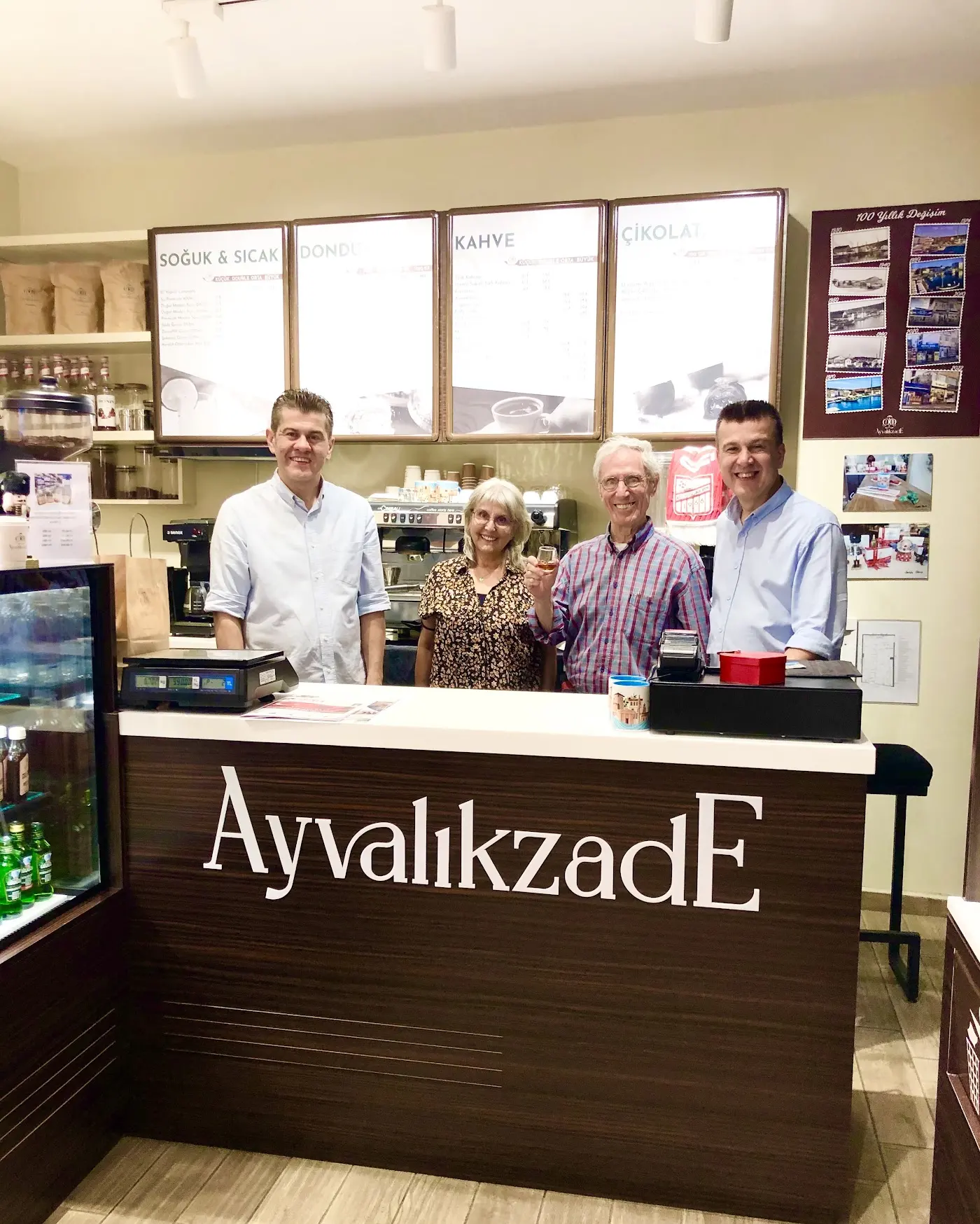 AYVALIKZADE Çikolata Kahve Dondurma Kitap fotoğraf 2
