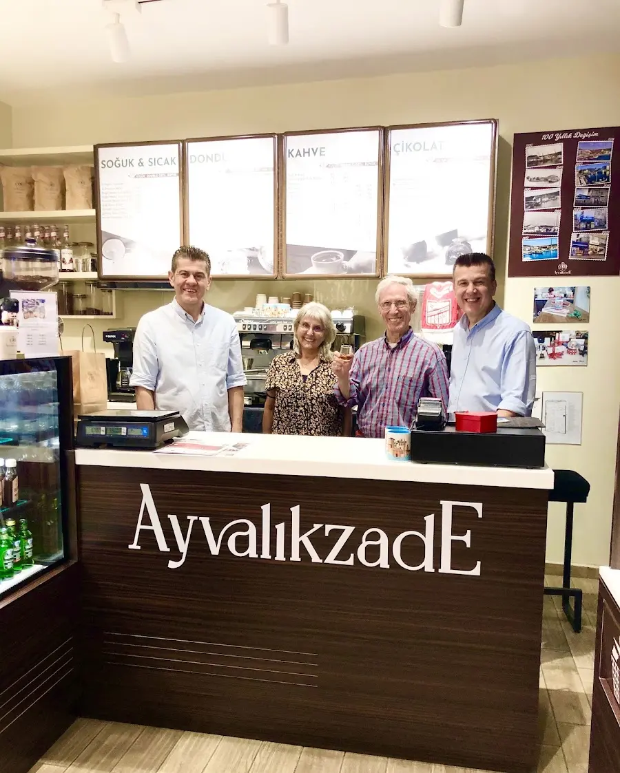 AYVALIKZADE Çikolata Kahve Dondurma Kitap fotoğraf 2