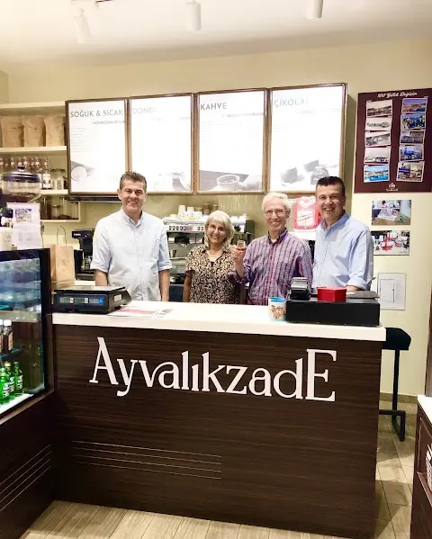 AYVALIKZADE Çikolata Kahve Dondurma Kitap fotoğraf 2