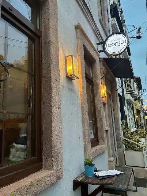 Bonjo Cafe & Bar